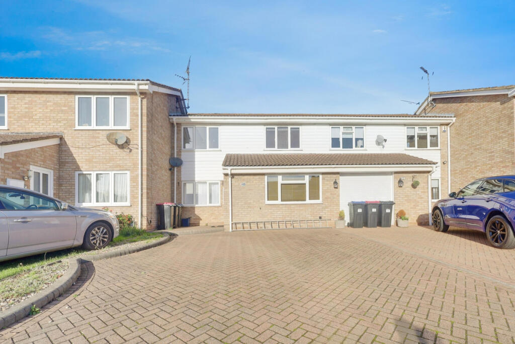 4-bed terraced on Yarnacott, Shoeburyness, SS3, £375,000