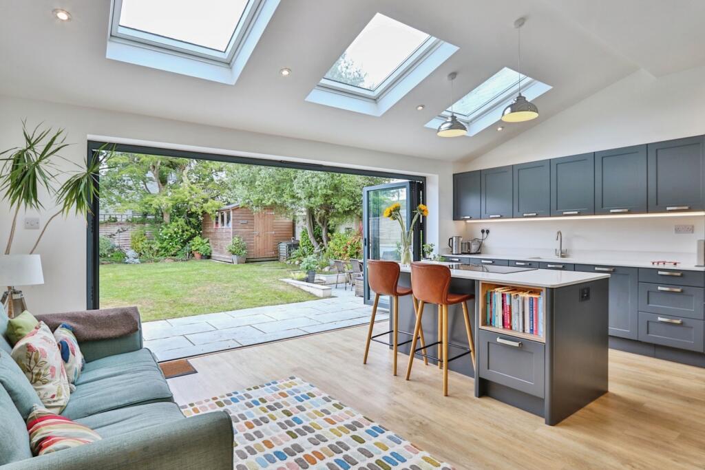 Ashmore Crescent, POOLE, Dorset, BH15 photo 2