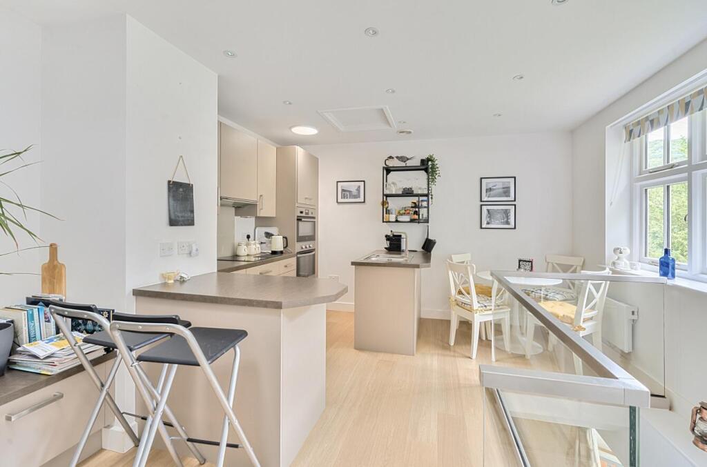 Apartment in Taunton - View 3