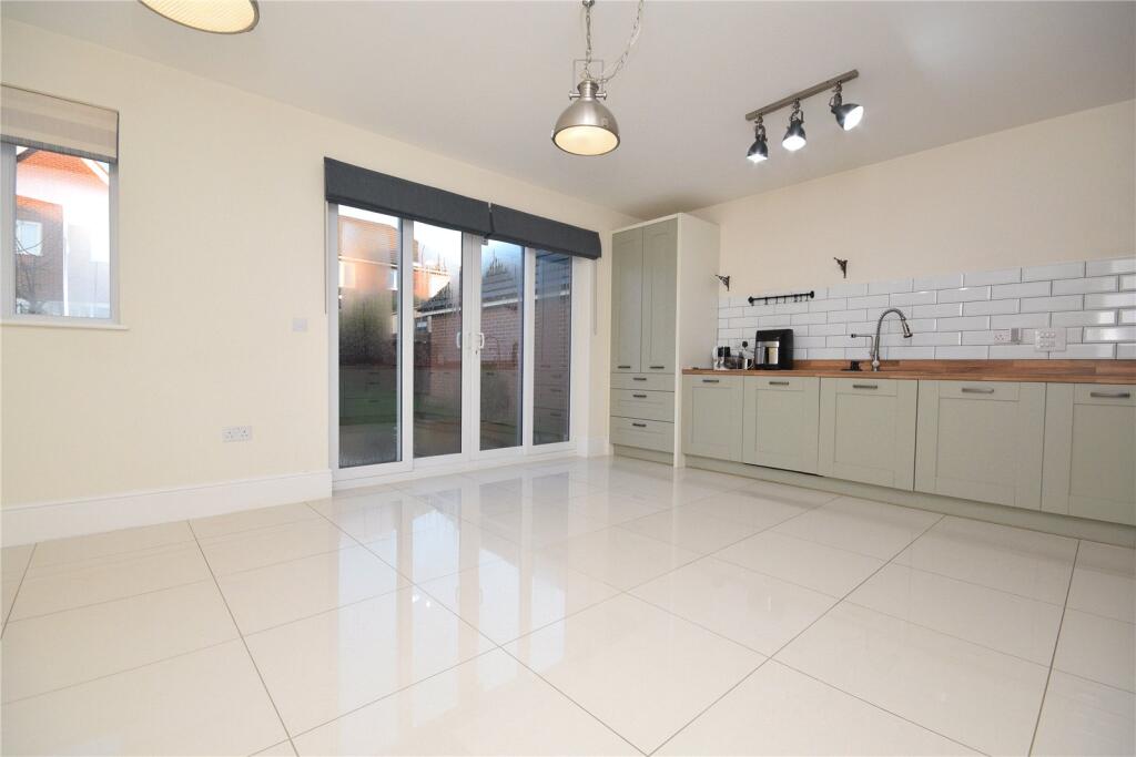 House in Leeds, Morley - View 4
