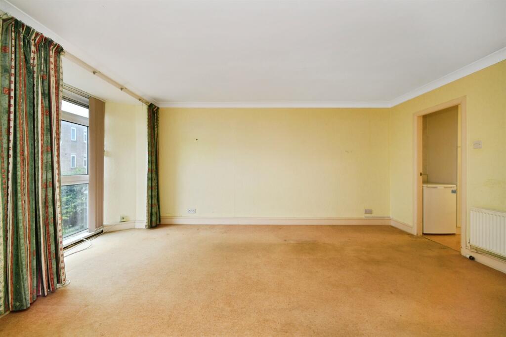Hampshire Court, Brighton photo 2