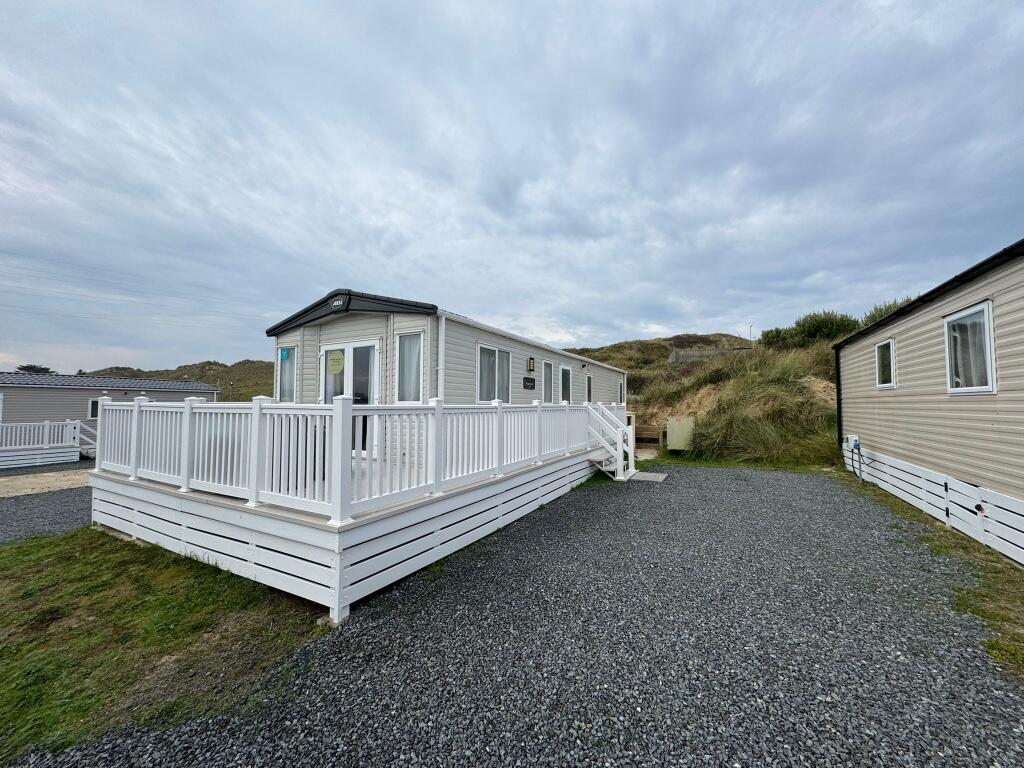 2-bed caravan on Loggans Road, Hayle, Cornwall, TR27, £64,995