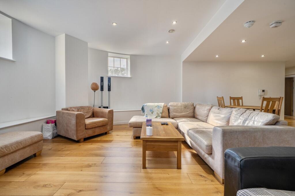 Apartment in London - More