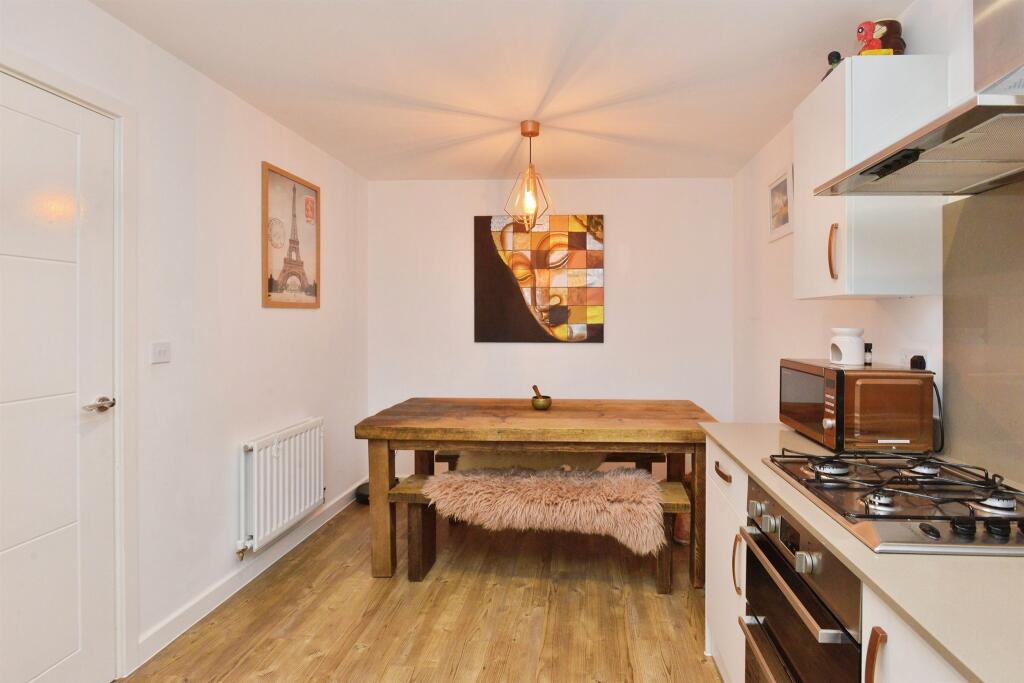 House in Milton Keynes, Wavendon - More