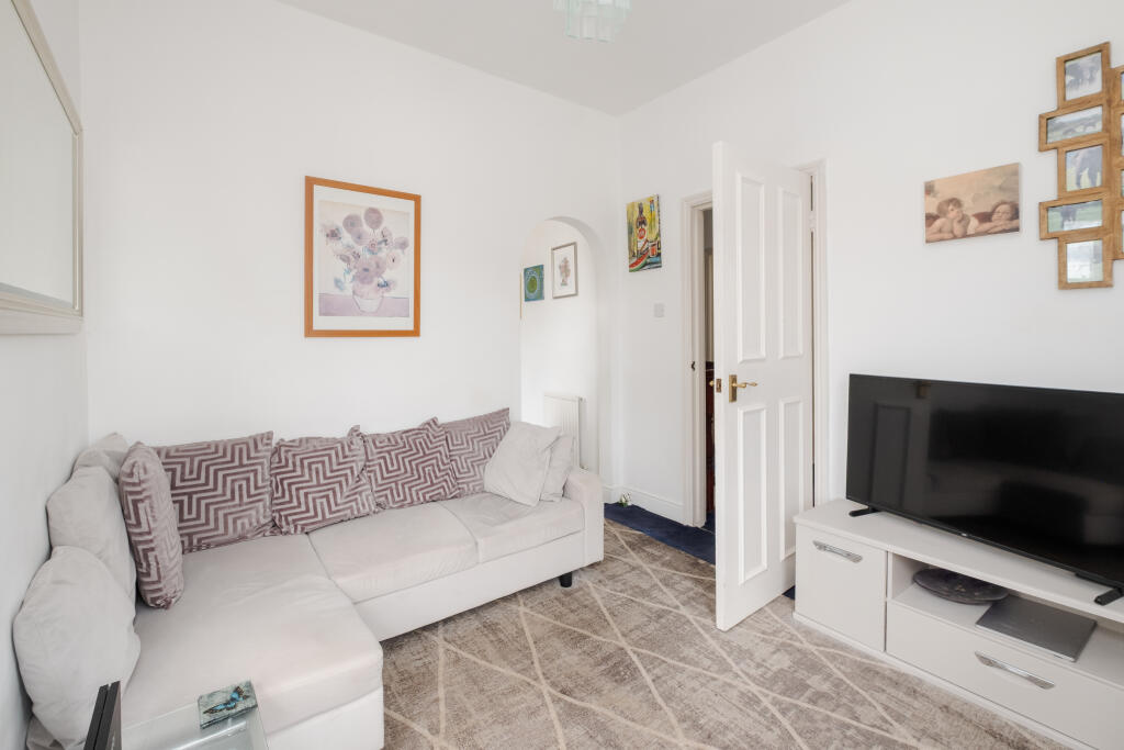 Apartment in London, Colney Hatch - View 3