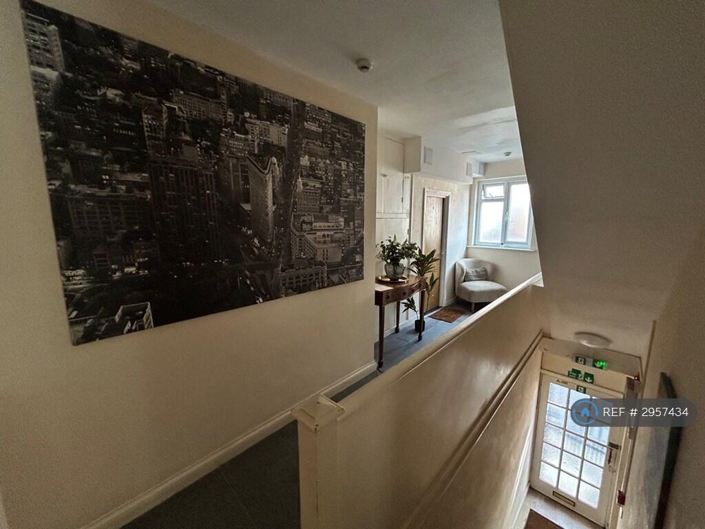 Apartment in Milton Keynes - View 5