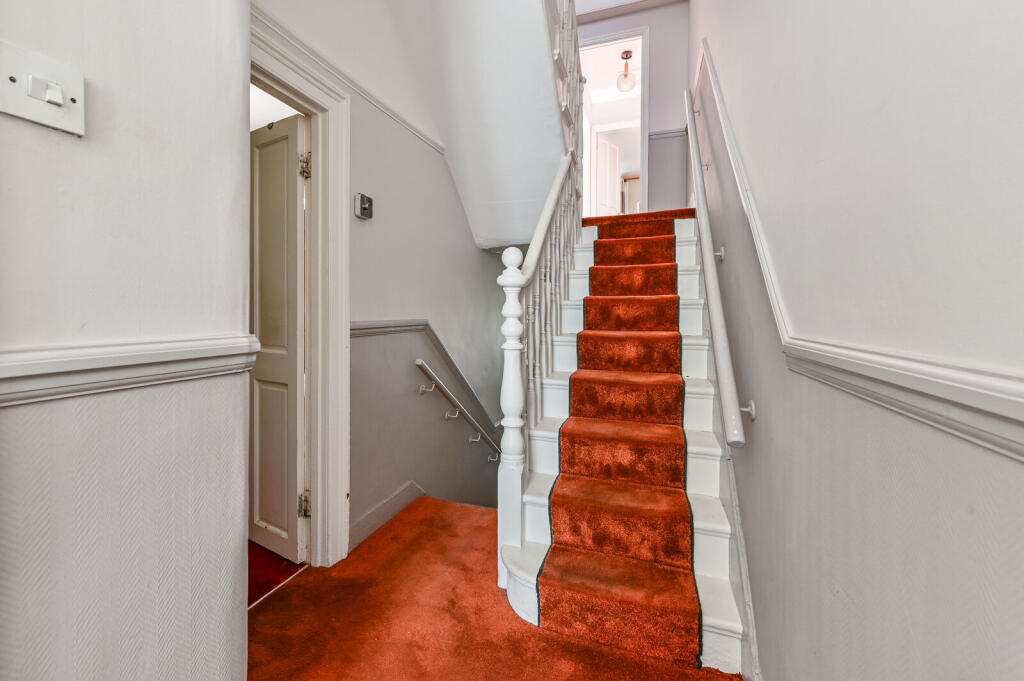 Elfort Road, Arsenal, London, N5 - More