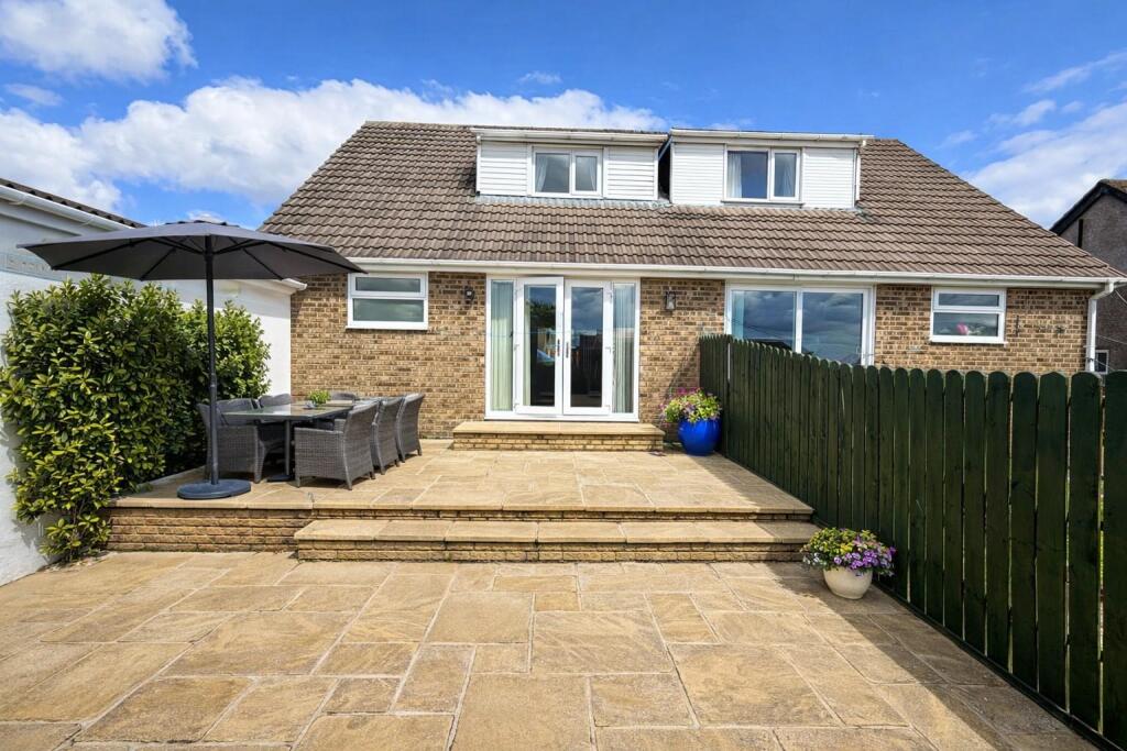 3 bedroom semi-detached house for sale in Heathmoor Way