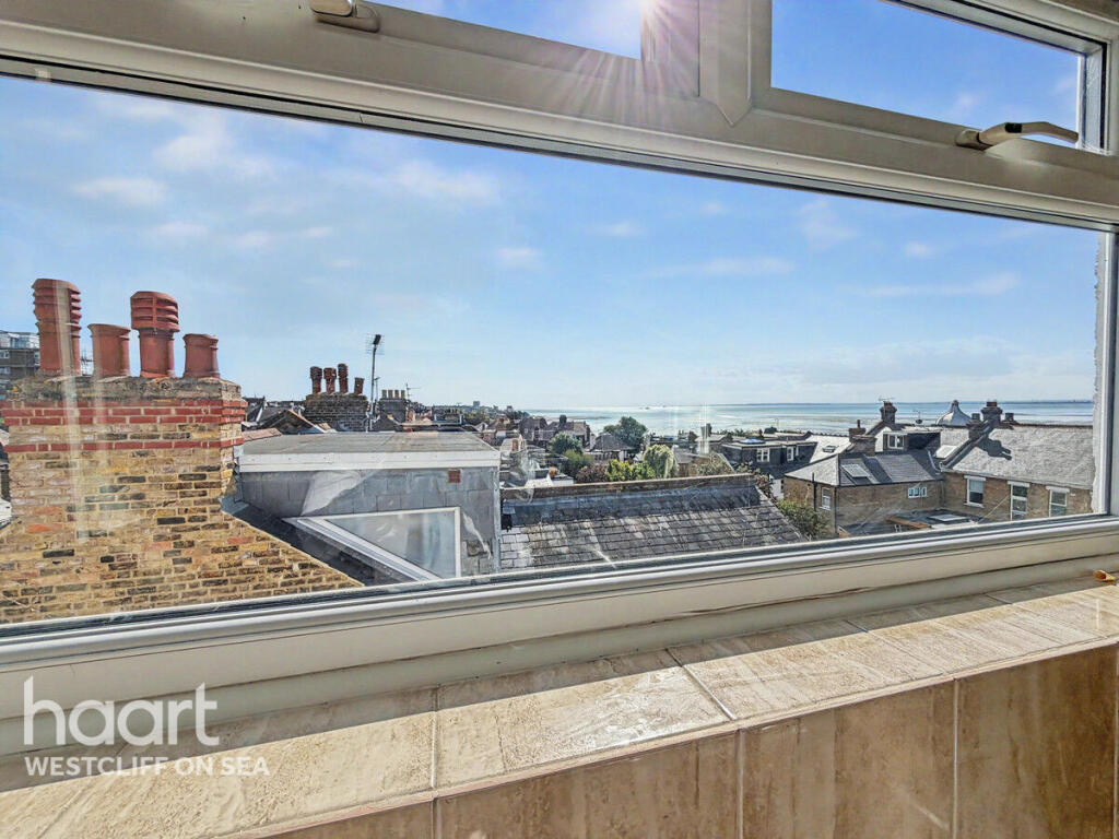 Apartment in Southend-on-Sea, Leigh-on-Sea - View 4