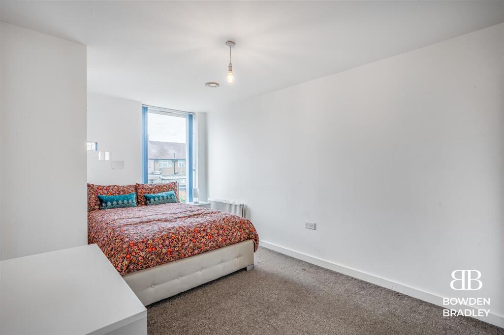 Marine Crescent, Sonar House, IG6 - More