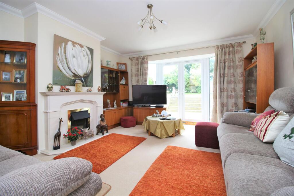 Barton Drive, Barton On Sea, Hampshire, BH25 photo 3
