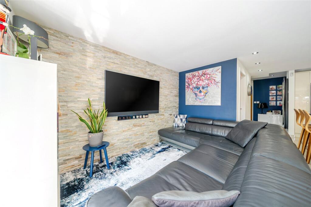 House in Orpington, Poverest, St Mary Cray - View 4