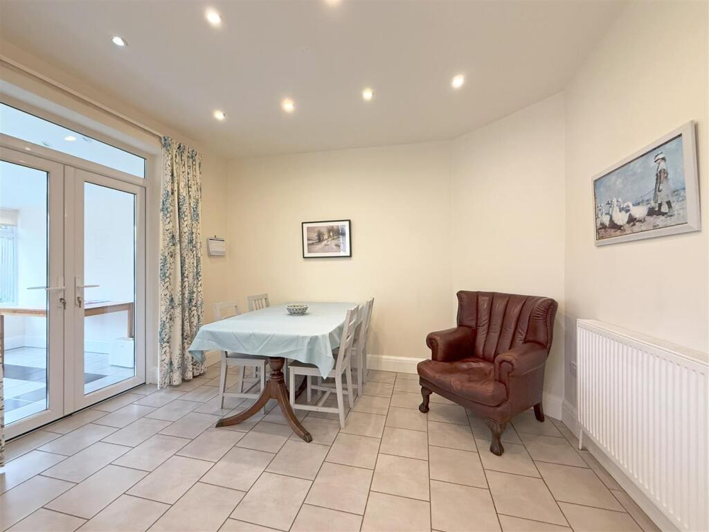 Woodfield Road, Copthorne, Shrewsbury photo 4
