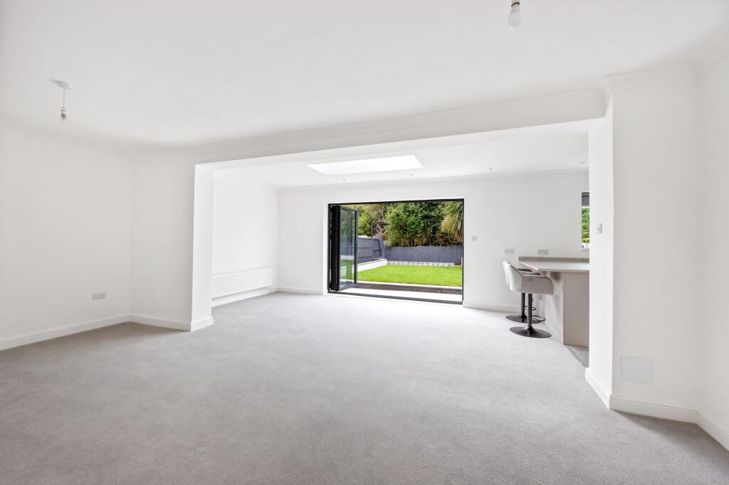Grassmere Avenue, Telscombe Cliffs, BN10 photo 5