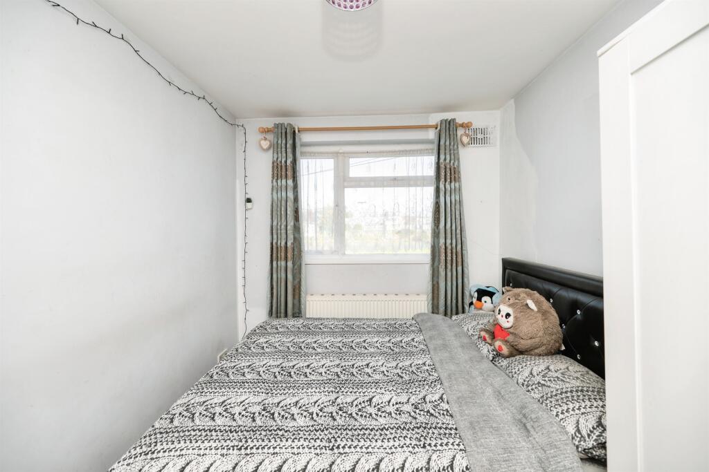 House in Birmingham, Queslett - View 4