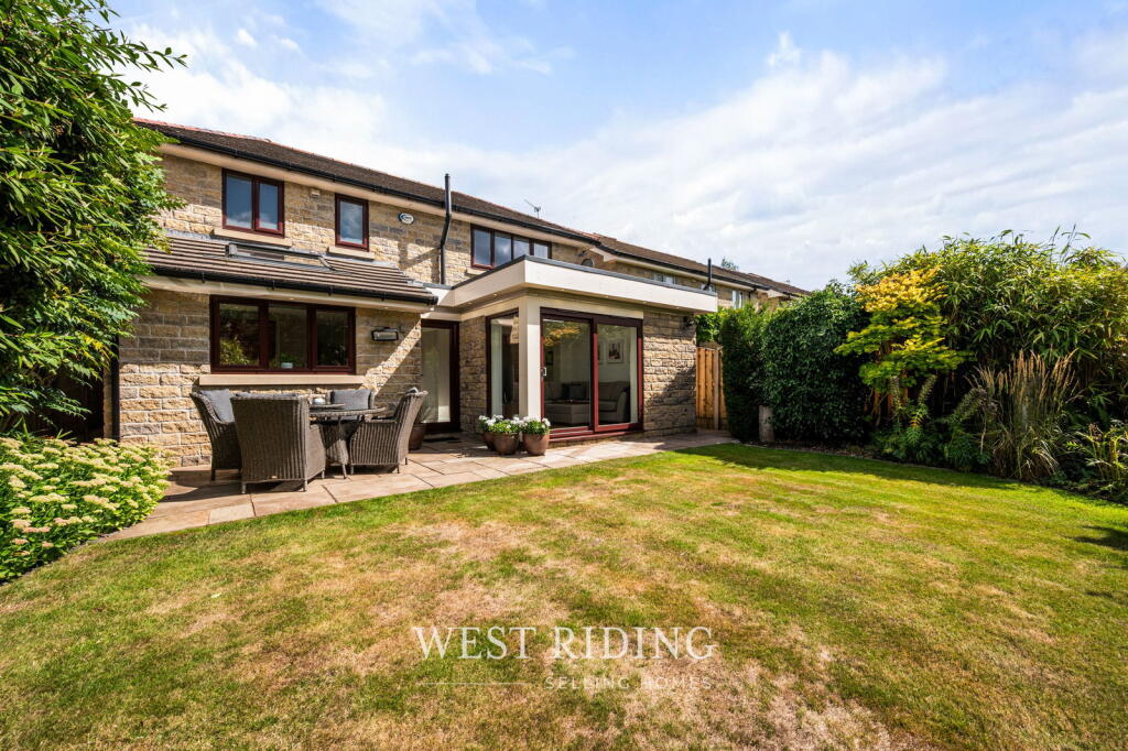House in Oldham, Saddleworth - View 4