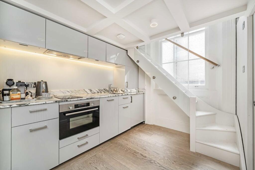 Apartment in London, Paddington - View 4