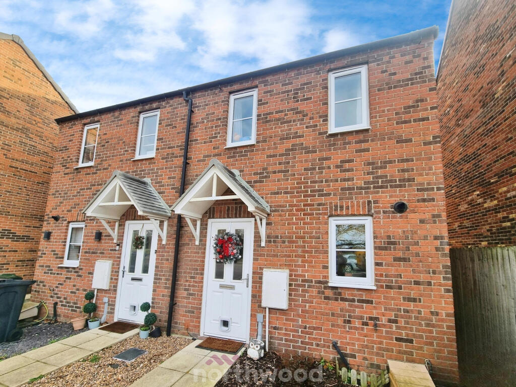 2 bedroom semi-detached house for sale in Cammidge Way, Bessacarr, Doncaster, DN4