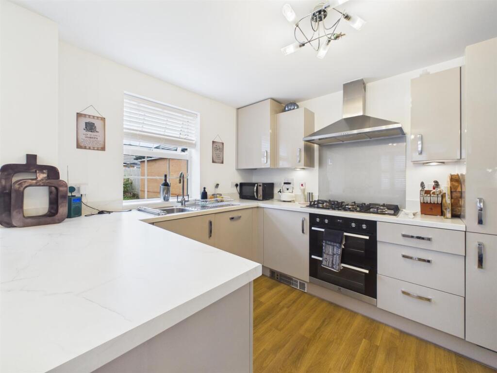 Skylark Avenue, Peacehaven photo 4