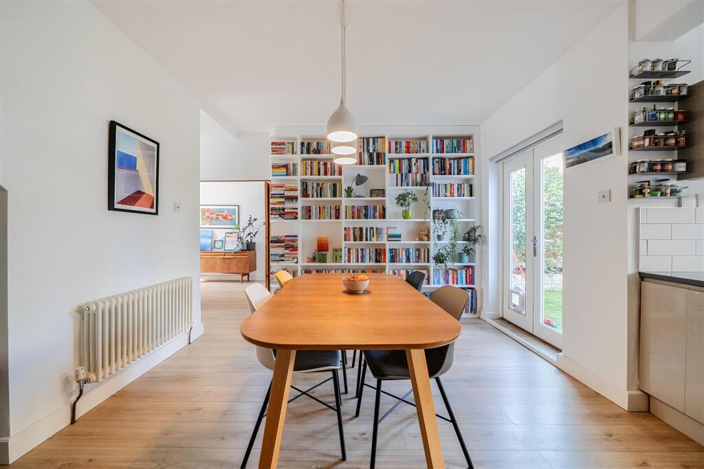 House in Surbiton, Oakhill - More