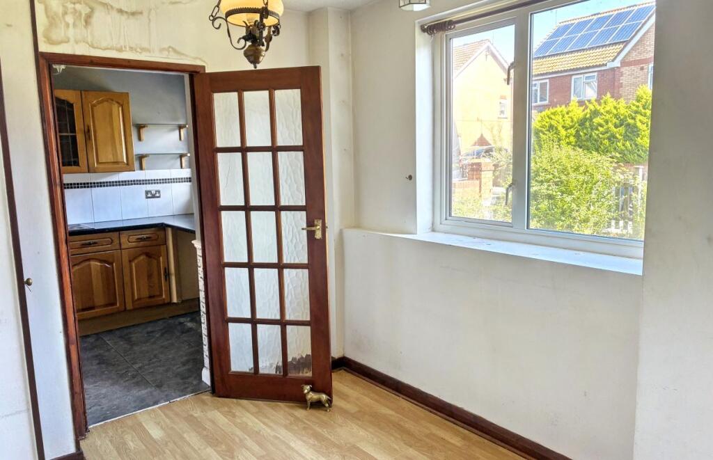 House in Weston-super-Mare, Coronation Estate, Coronation - View 4