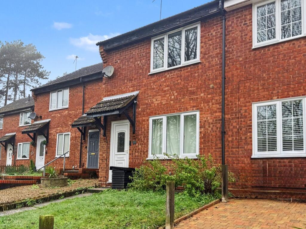 Main image of property: Yew Tree Rise, Pinewood, Ipswich, IP8