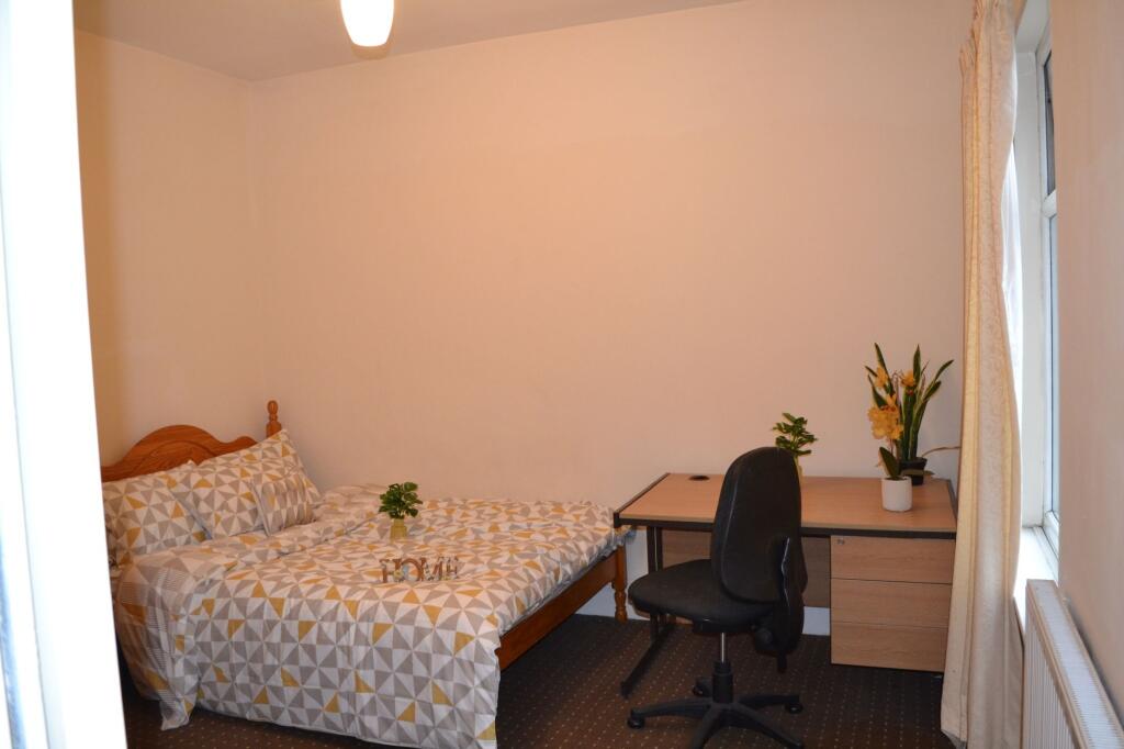 2 bedroom house share for rent