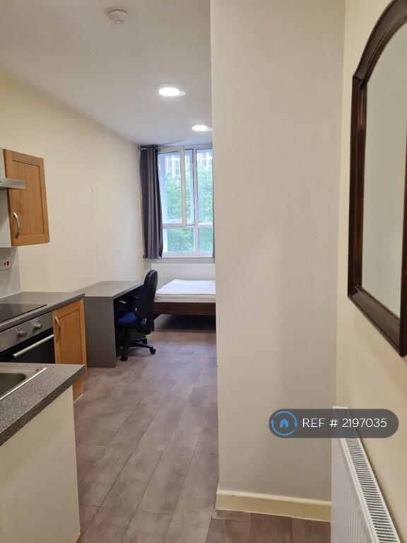 Studio flat for rent