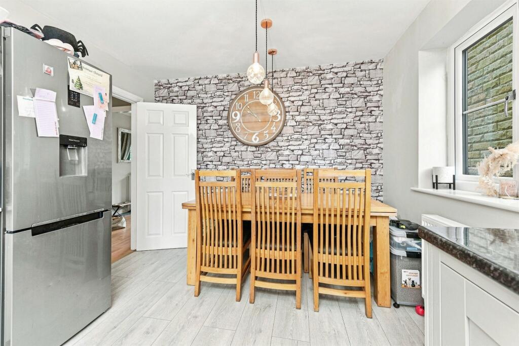 House in Huddersfield - View 5