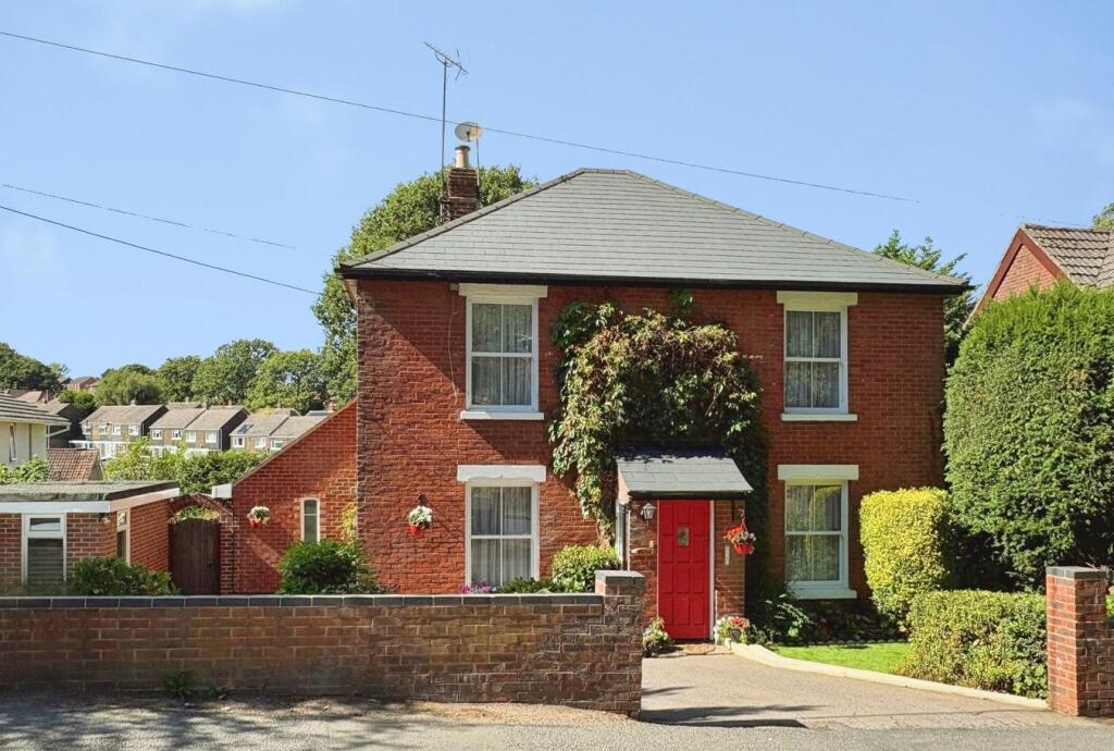 Main image of property: School Road, Bursledon, SOUTHAMPTON, SO31