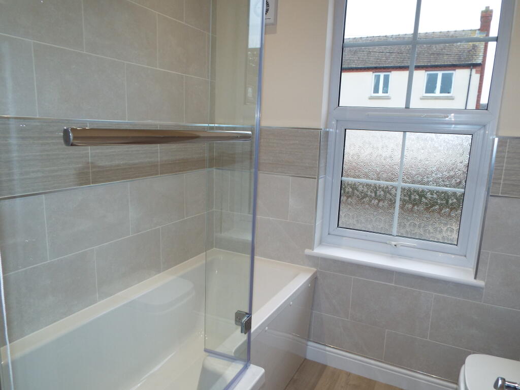 House in Studley - View 5