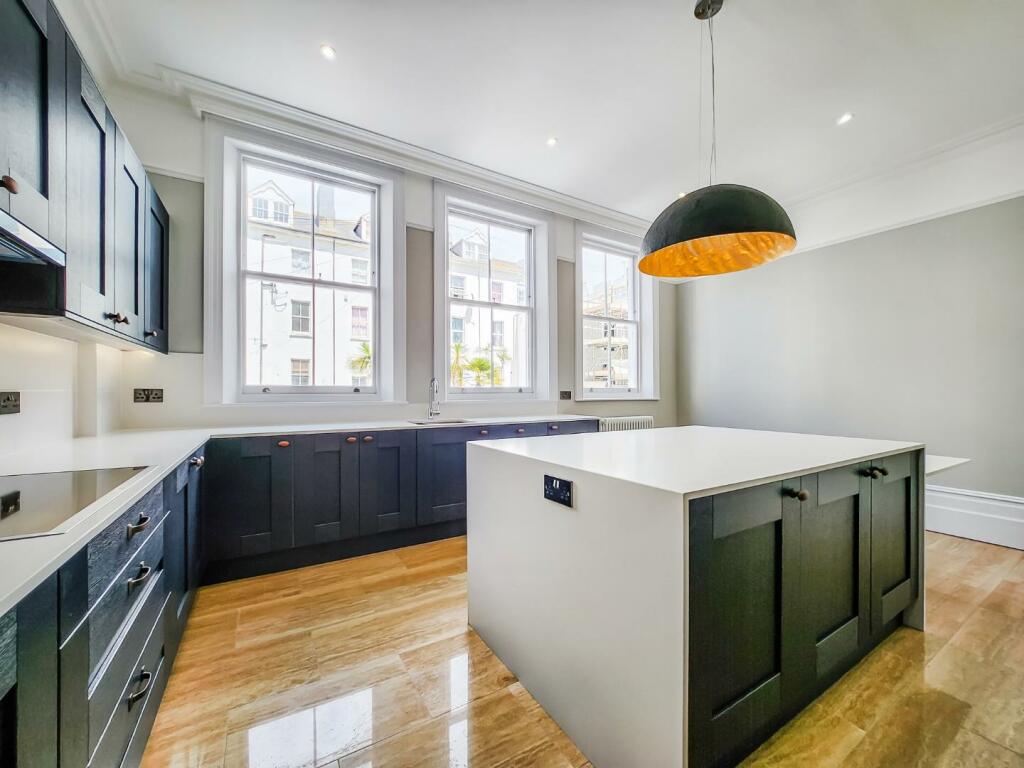 Apartment in Eastbourne, East Sussex - More