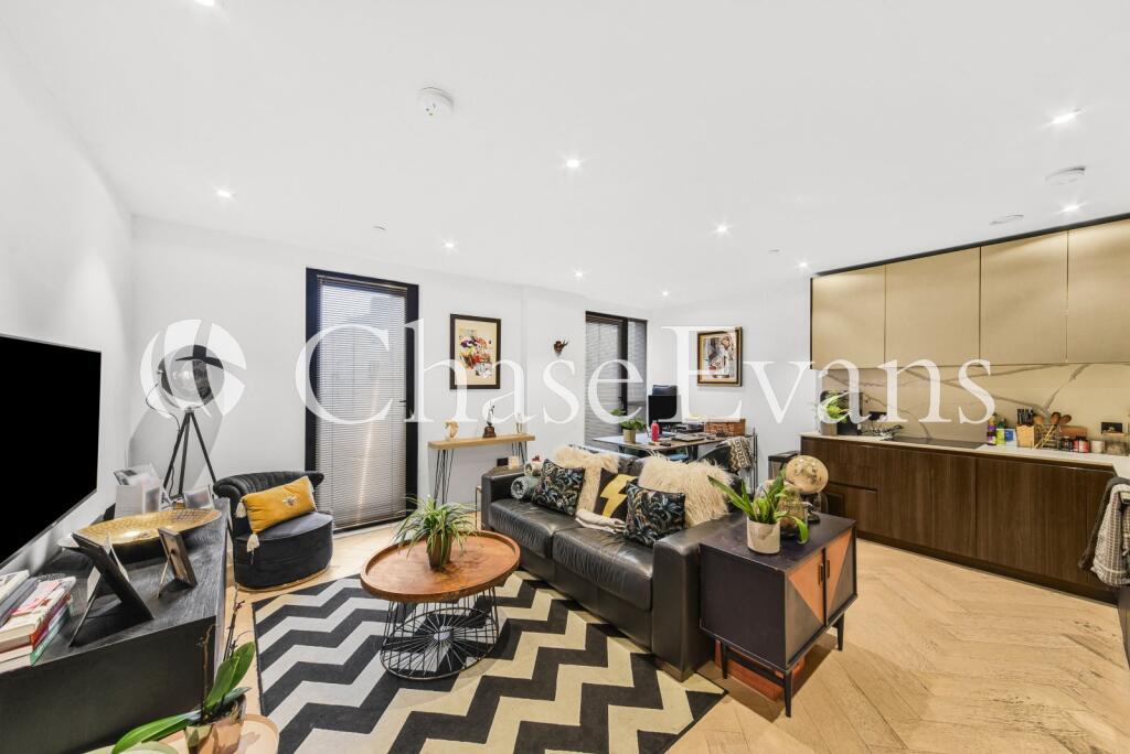 Main image of property: Luxe Tower, Dock Street, Aldgate, London, E1