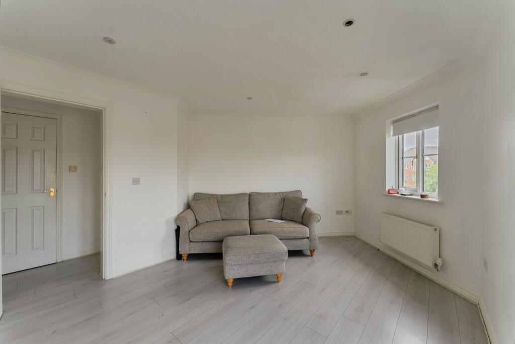 Apartment in Wirral, Liverpool City Region - View 4
