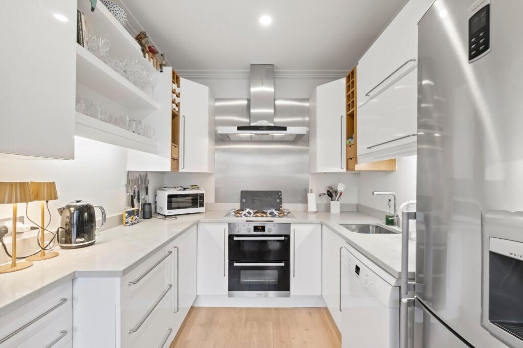 4 bedroom mews property for rent