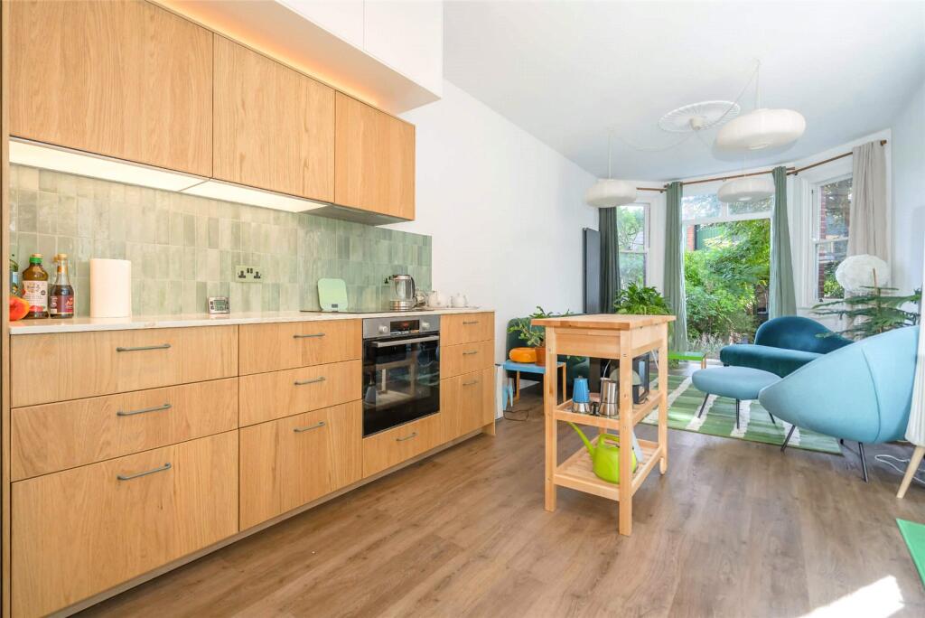 House in London - View 3
