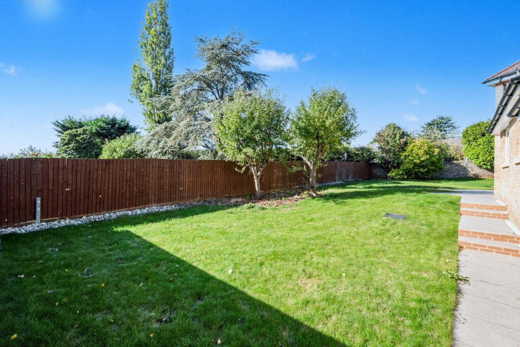 Thorburn Gardens, Northampton, NN3 3DA photo 4