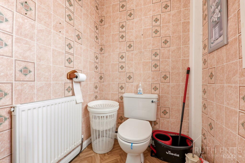 House in Wakefield - View 5