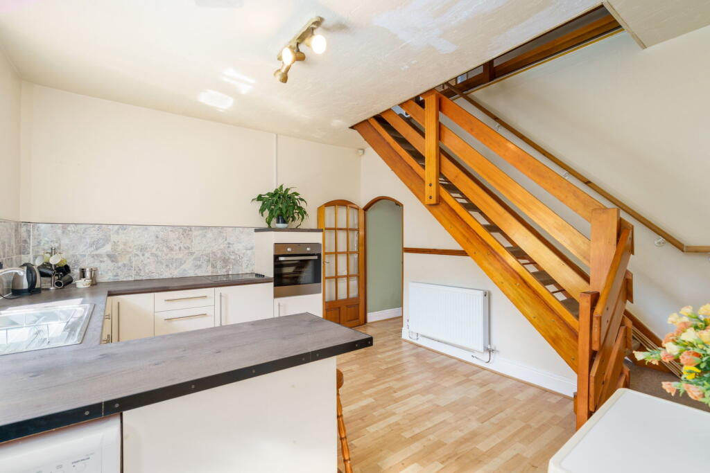 House in High Peak, Hadfield - View 4