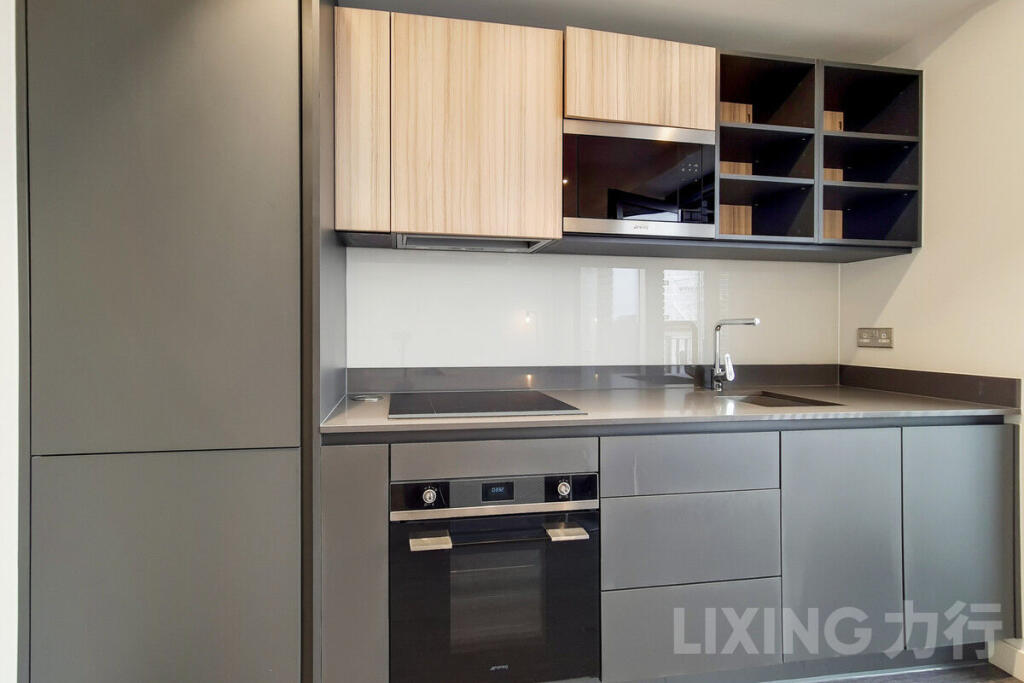 Apartment in London, Custom House, Canning Town - More