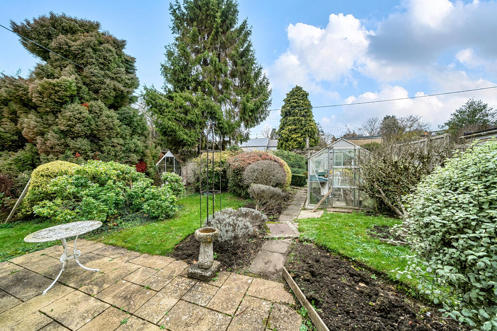 Redlands Close, Highworth, Swindon, SN6 photo 2