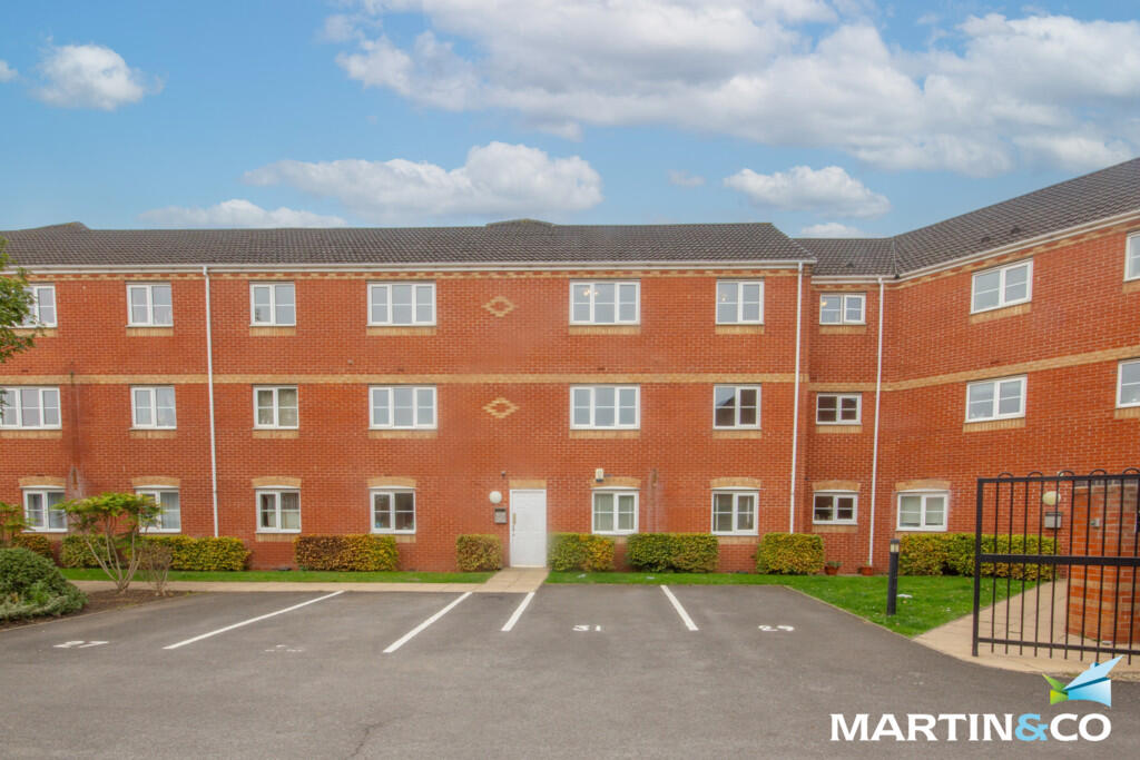 2-bed flat on Darbys Way, Tipton, DY4 , £115,000