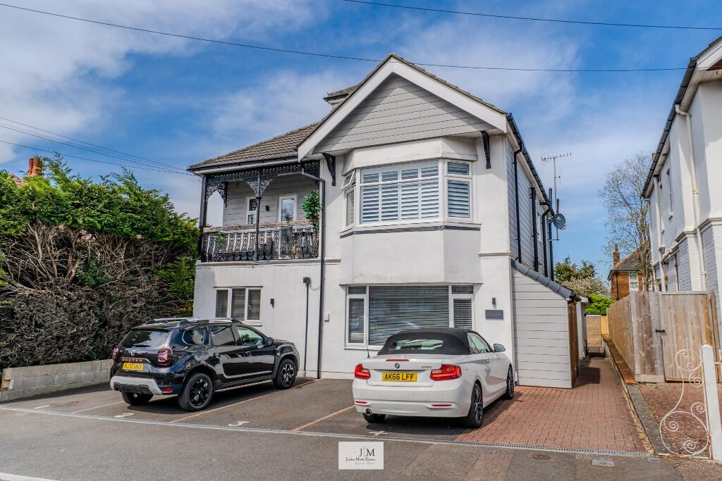 Apartment in Bournemouth, Charminster - View 4