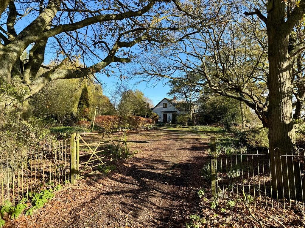 4-bed detached on Loamy Hill Road, Tolleshunt Major, £900,000