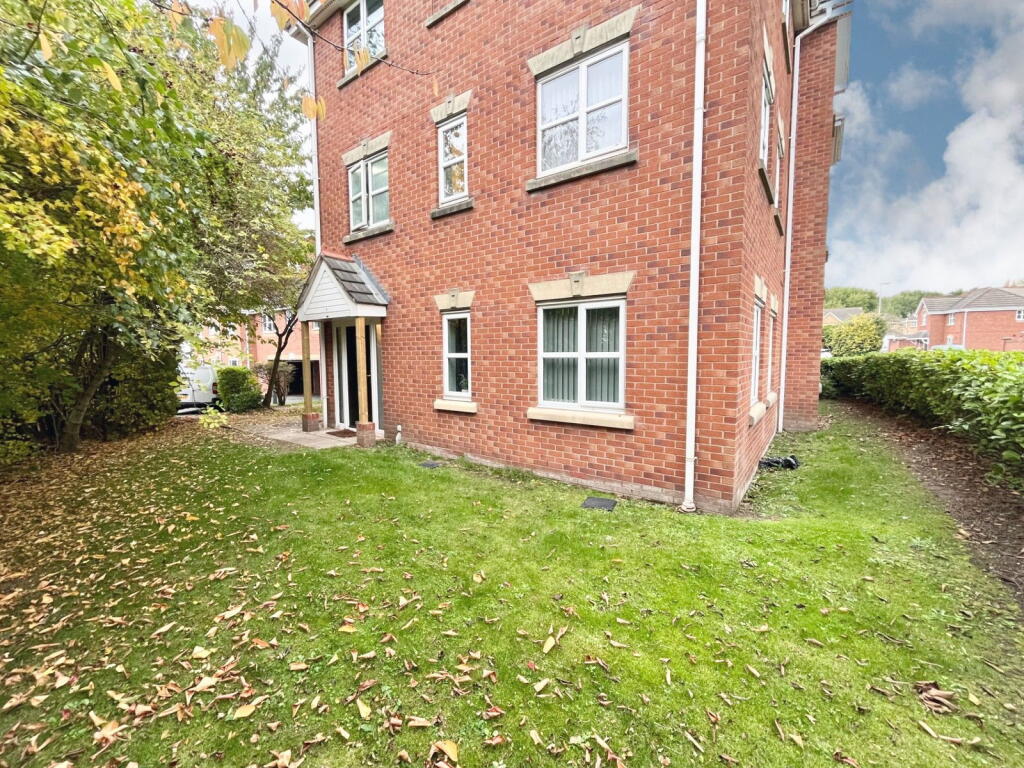 4-bed other on Morris Court, Brierley Hill, DY5 3QB, £220,000