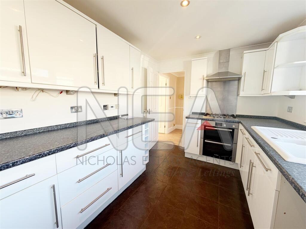 House in Reading, Caversham Park - View 2