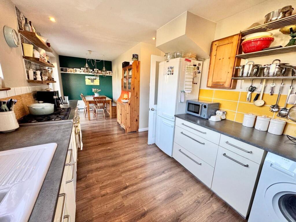 Woodville Road, Fawley, SO45 photo 2