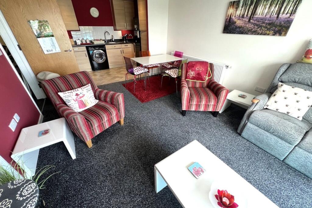 Apartment in Portsmouth, Hilsea - View 4