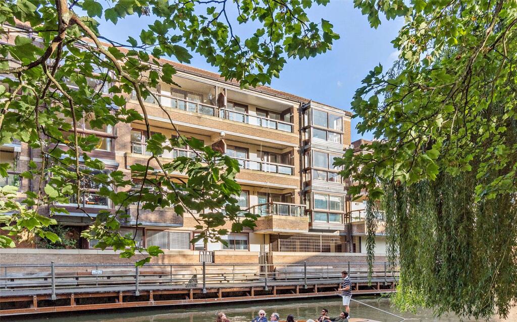 Main image of property: Beaufort Place, Thompsons Lane, Cambridge, Cambridgeshire, CB5