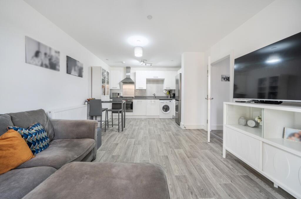 Windstar Drive, South Ockendon, Essex, RM15 5GW photo 4